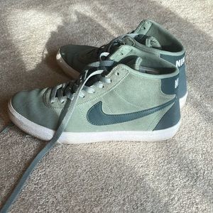 Nike SB hi-top sneakers